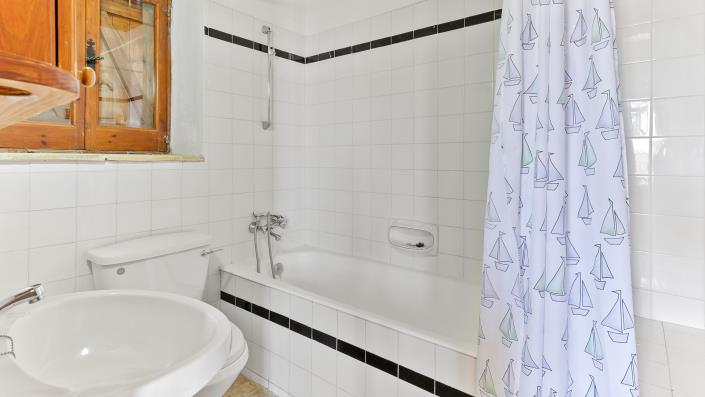 Image No.43-8 Bed Hotel for sale