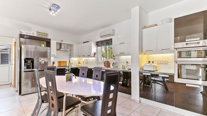 Image No.3-4 Bed Villa / Detached for sale