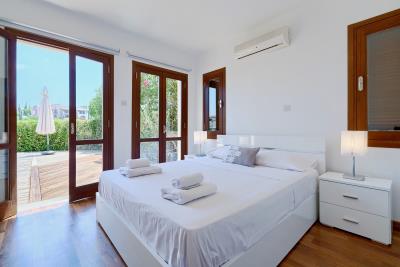 QZ02---Aphrodite-Hills-Cyprus-Holiday-Sun-Apartment--13-