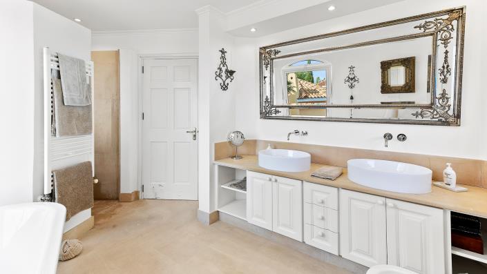 Image No.6-4 Bed Villa / Detached for sale