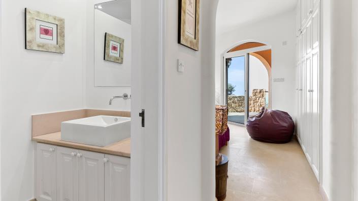 Image No.24-4 Bed Villa / Detached for sale