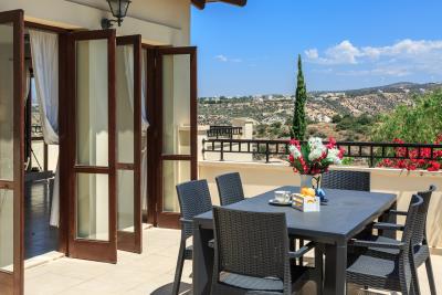 Photo-5---Eat-al-fresco-and-take-in-the-breathtaking-views