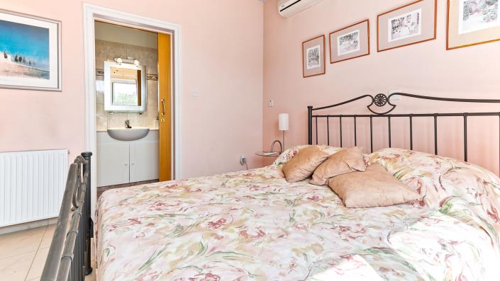 Image No.26-3 Bed Villa / Detached for sale