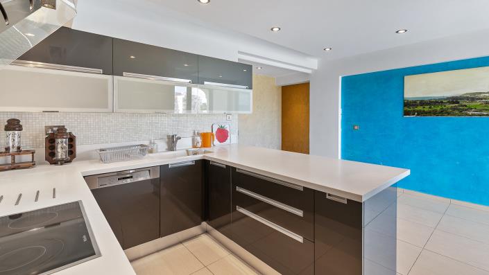 Image No.5-Appartement de 4 chambres à vendre à Agios Tychonas