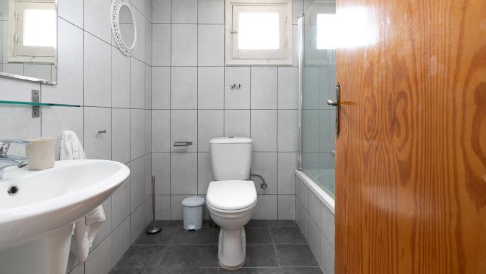 Image No.16-2 Bed Townhouse for sale