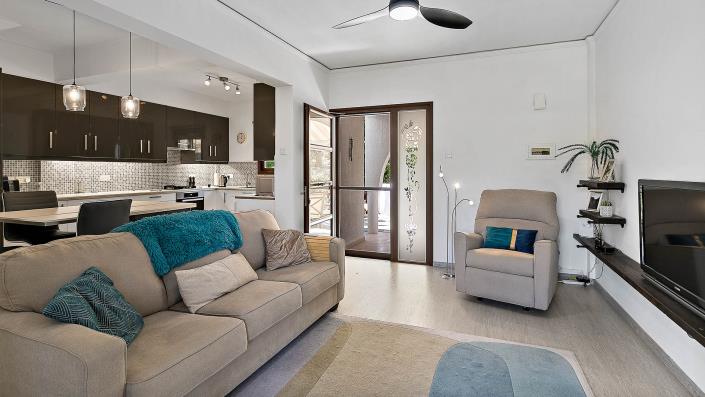 Image No.6-2 Bed Townhouse for sale