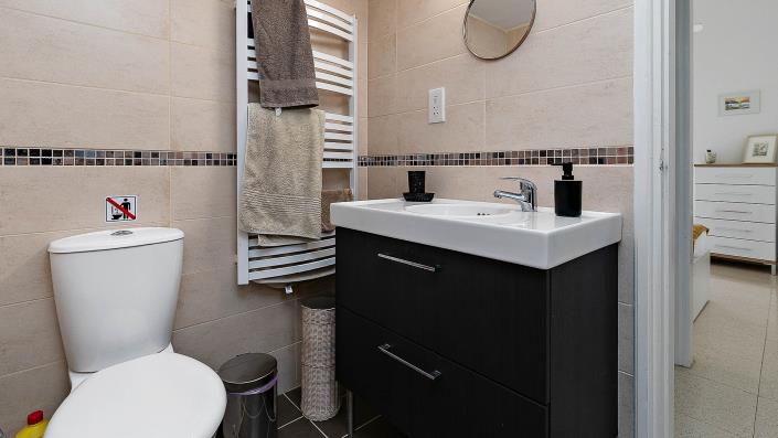 Image No.12-2 Bed Townhouse for sale