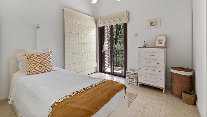 Image No.13-2 Bed Townhouse for sale