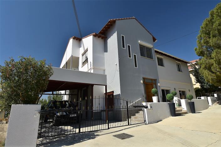 Image No.1-5 Bed Villa / Detached for sale