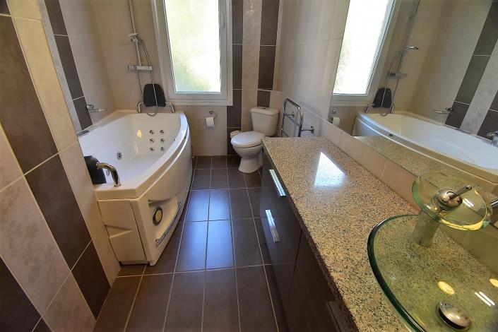 Image No.24-5 Bed Villa / Detached for sale