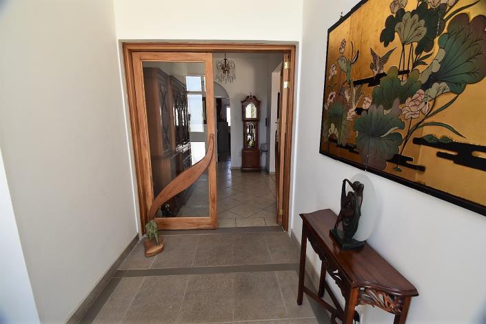 Image No.28-5 Bed Villa / Detached for sale