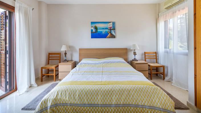 Image No.9-2 Bed Townhouse for sale