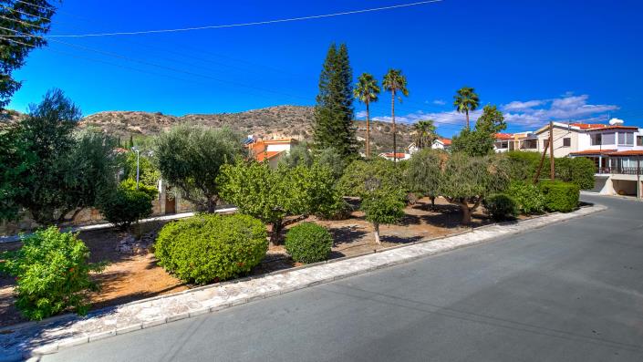 Image No.12-2 Bed Townhouse for sale