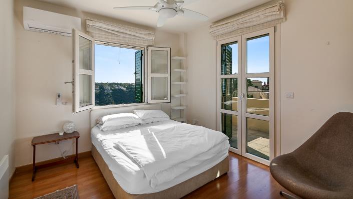 Image No.21-3 Bed Townhouse for sale