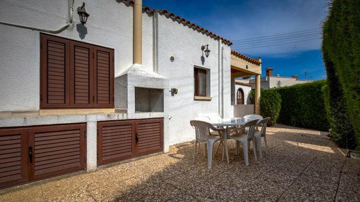 Image No.8-2 Bed Bungalow for sale