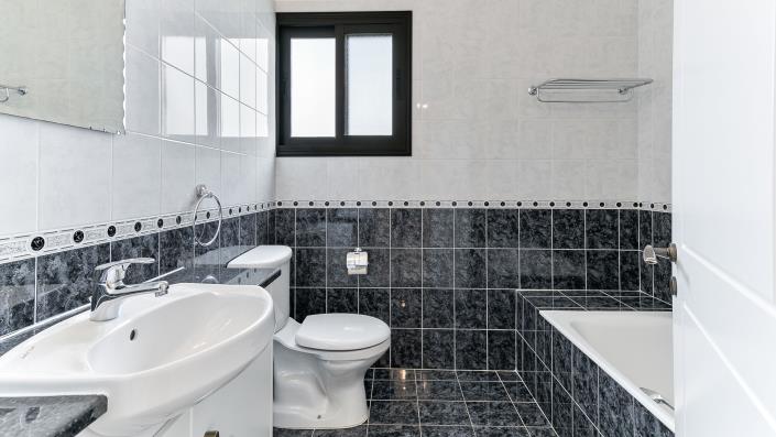 Image No.11-3 Bed Villa / Detached for sale
