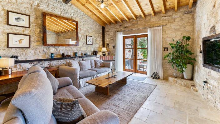 Image No.12-2 Bed Village House for sale