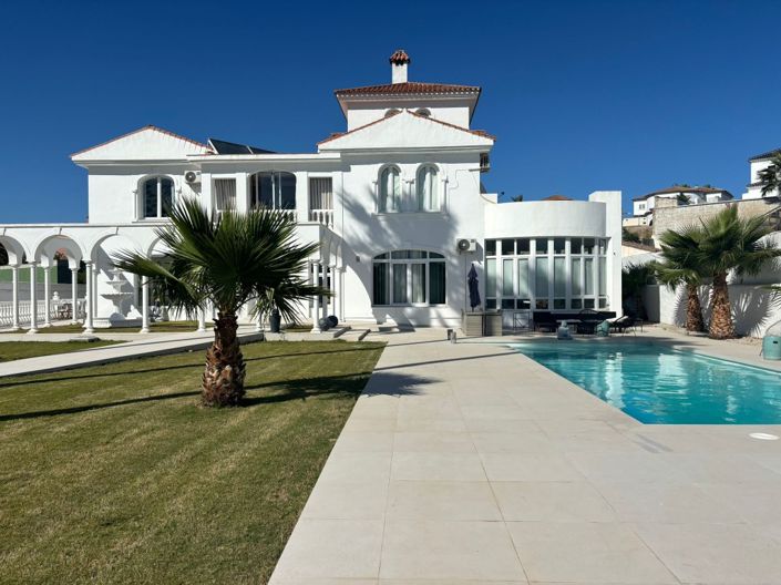 Image No.1-Villa de 6 chambres à vendre à La Línea de la Concepción