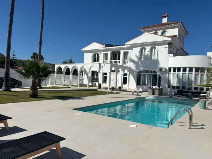 Image No.2-Villa de 6 chambres à vendre à La Línea de la Concepción