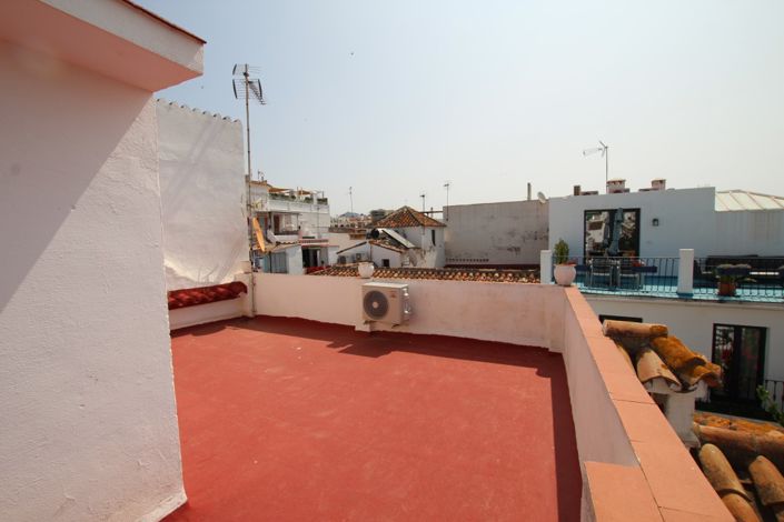 Image No.16-4 Bed Property for sale