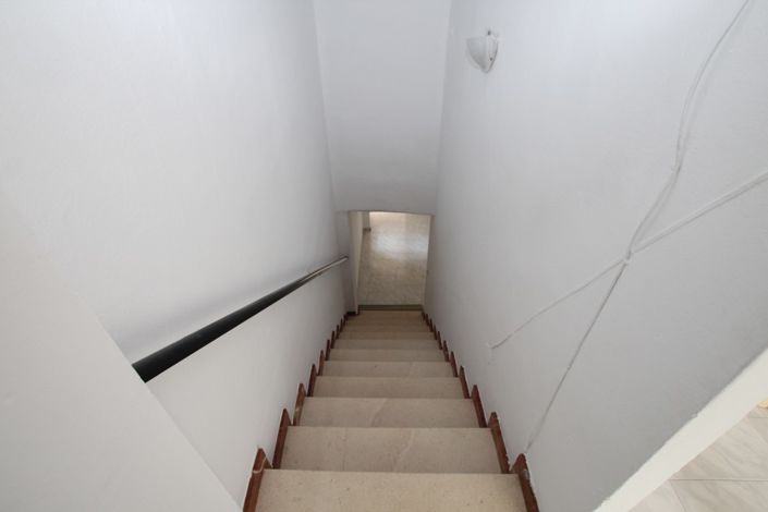 Image No.17-4 Bed Property for sale