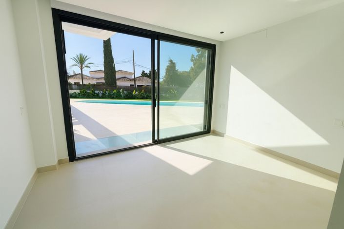 Image No.14-5 Bed Villa for sale