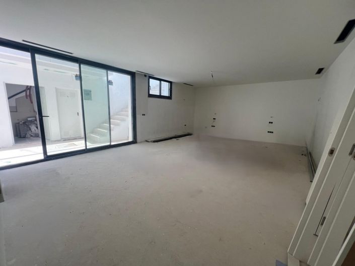 Image No.4-5 Bed Villa for sale