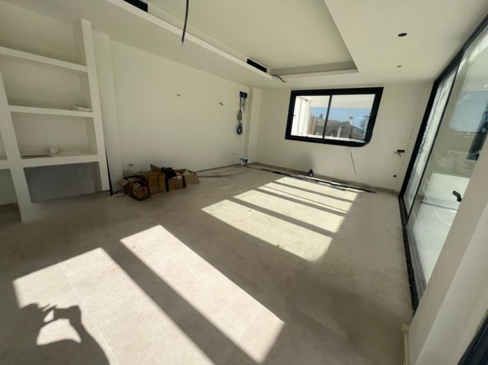 Image No.6-5 Bed Villa for sale