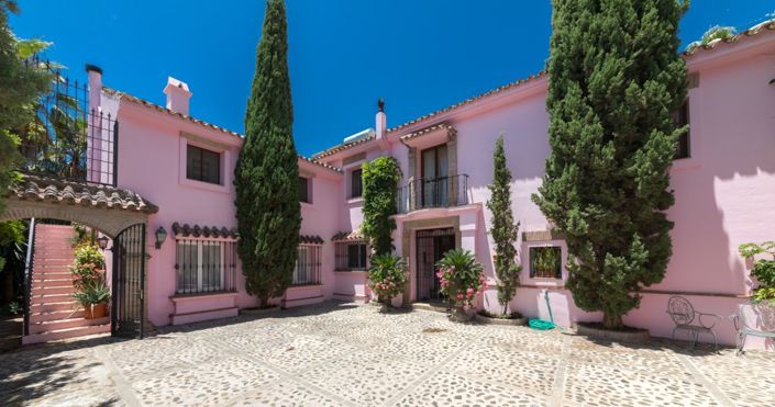 Image No.1-5 Bed Villa for sale