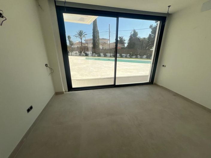 Image No.18-5 Bed Villa for sale