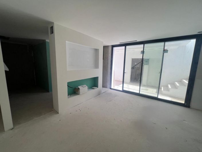 Image No.10-5 Bed Villa for sale