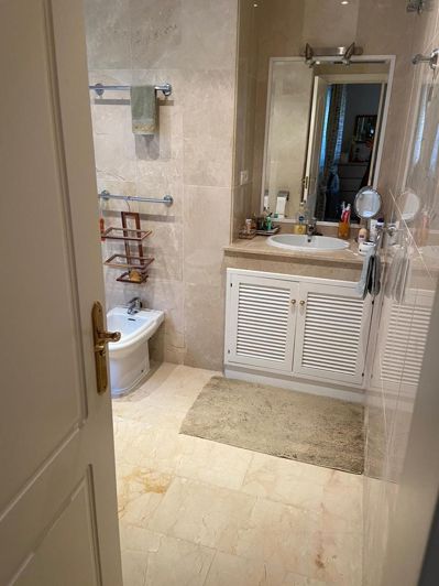 Image No.13-2 Bed Property for sale