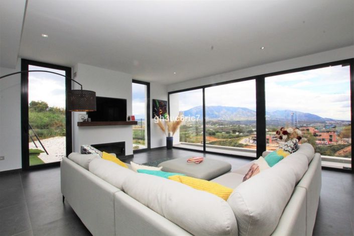 Image No.1-4 Bed Villa for sale