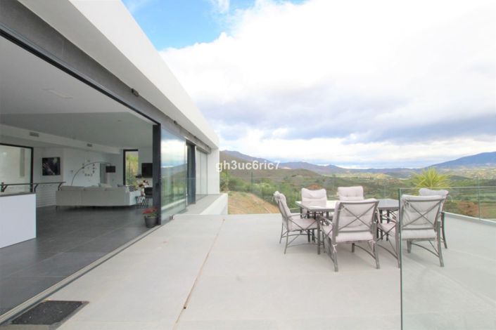 Image No.1-4 Bed Villa for sale