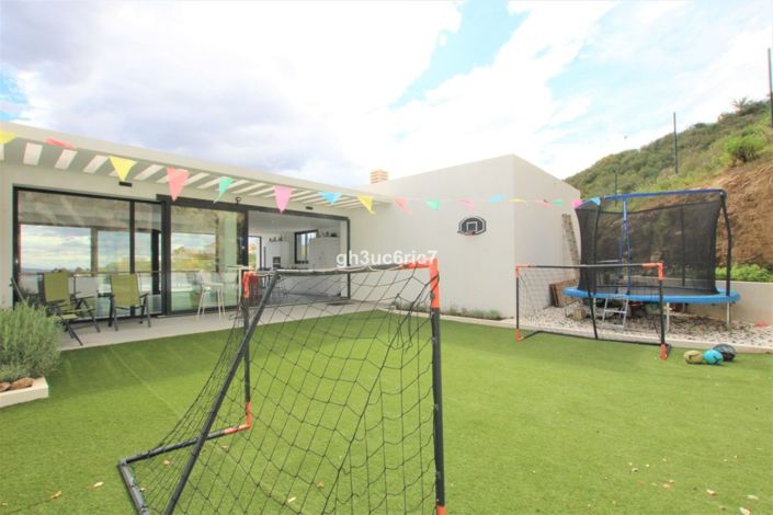 Image No.4-4 Bed Villa for sale