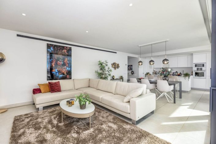 Image No.1-3 Bed Apartment for sale