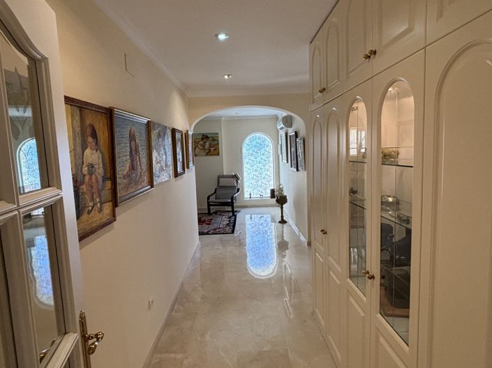 Image No.15-5 Bed Villa for sale