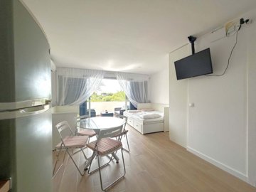 Living Room (3)