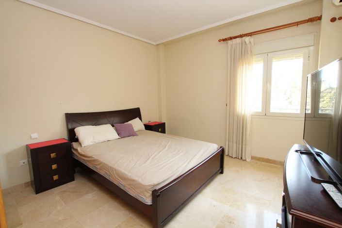 Image No.10-4 Bed Property for sale