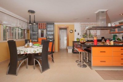 Kitchen and dinner area
