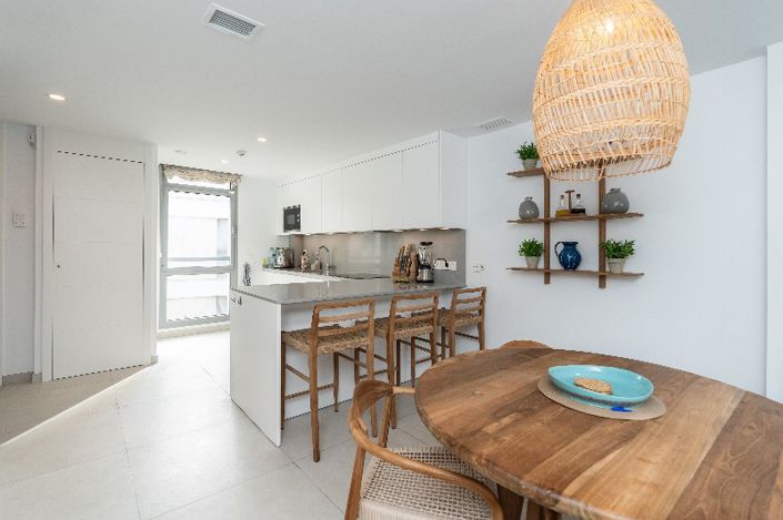 Image No.15-3 Bed Property for sale