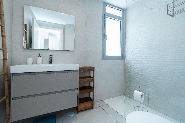 Image No.19-3 Bed Property for sale