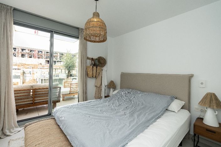 Image No.17-3 Bed Property for sale