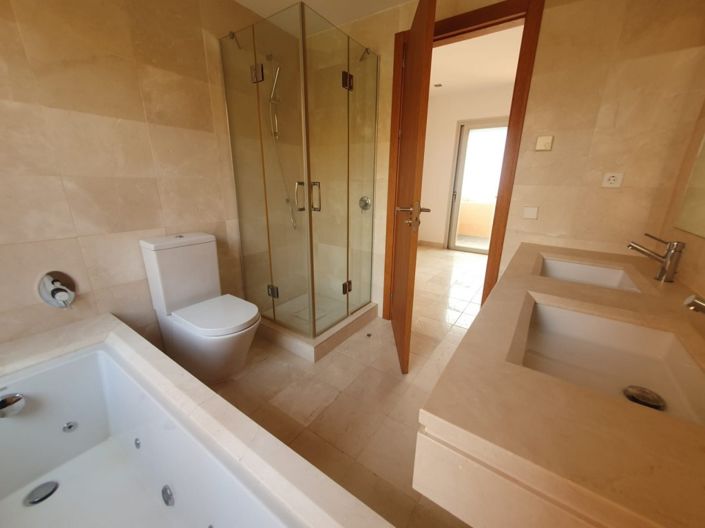 Image No.13-4 Bed Townhouse for sale