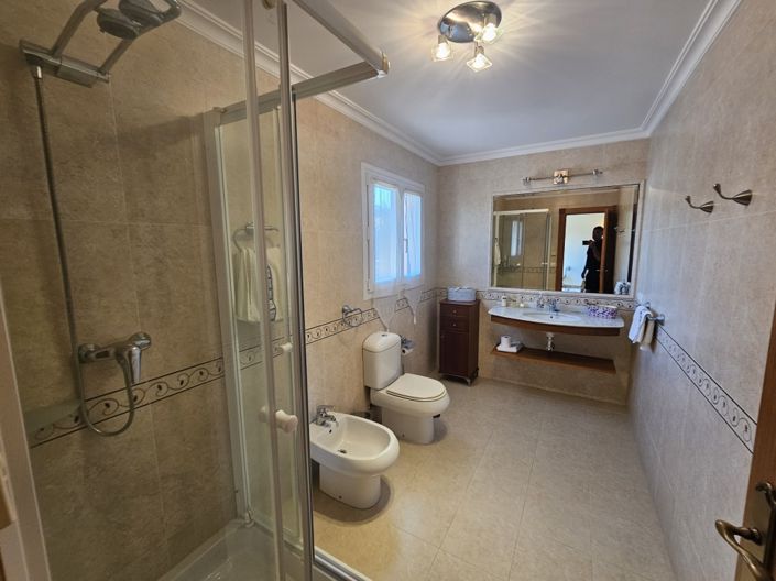 Image No.18-6 Bed Villa for sale