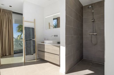 Bathroom 4