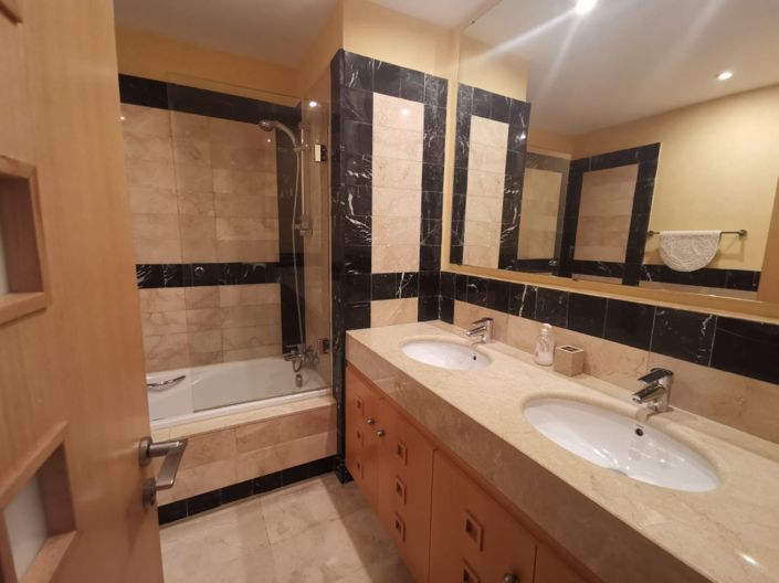 Image No.20-3 Bed Property for sale