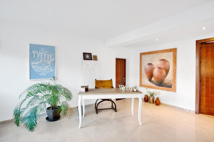 Image No.10-6 Bed Villa for sale