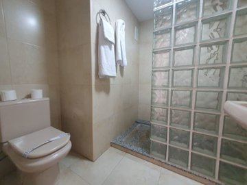 Bathroom1
