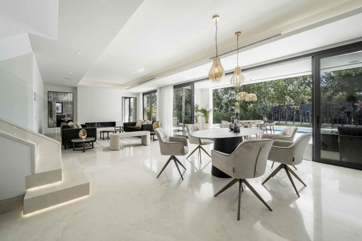 Image No.2-Villa de 4 chambres à vendre à Estepona